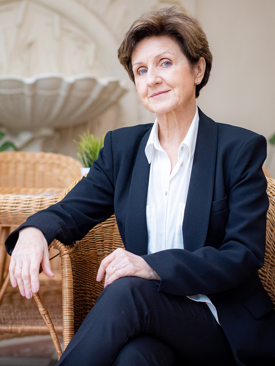 Elżbieta Aleksandrowicz Elżbieta Aleksandrowicz