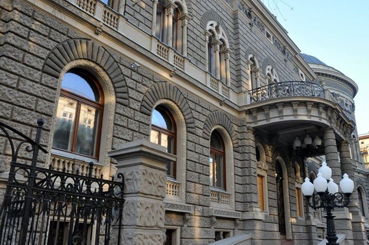 AM Pałac widok od wejścia AM Pałac widok od wejścia